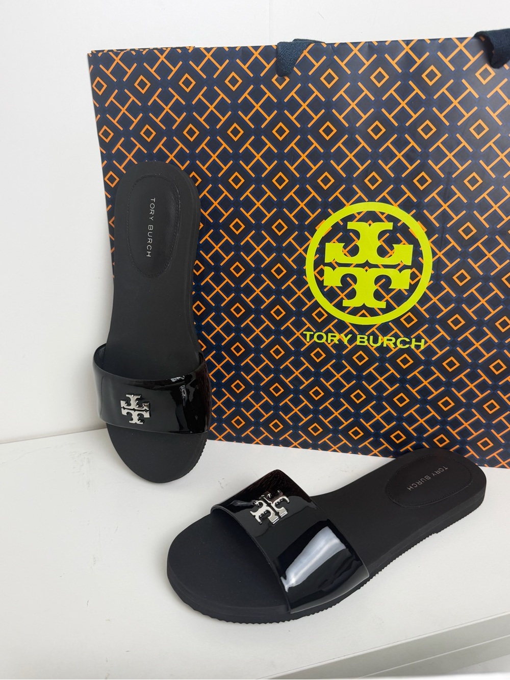 Tory Burch Black Patent Logo Slide - Picture 5 of 9